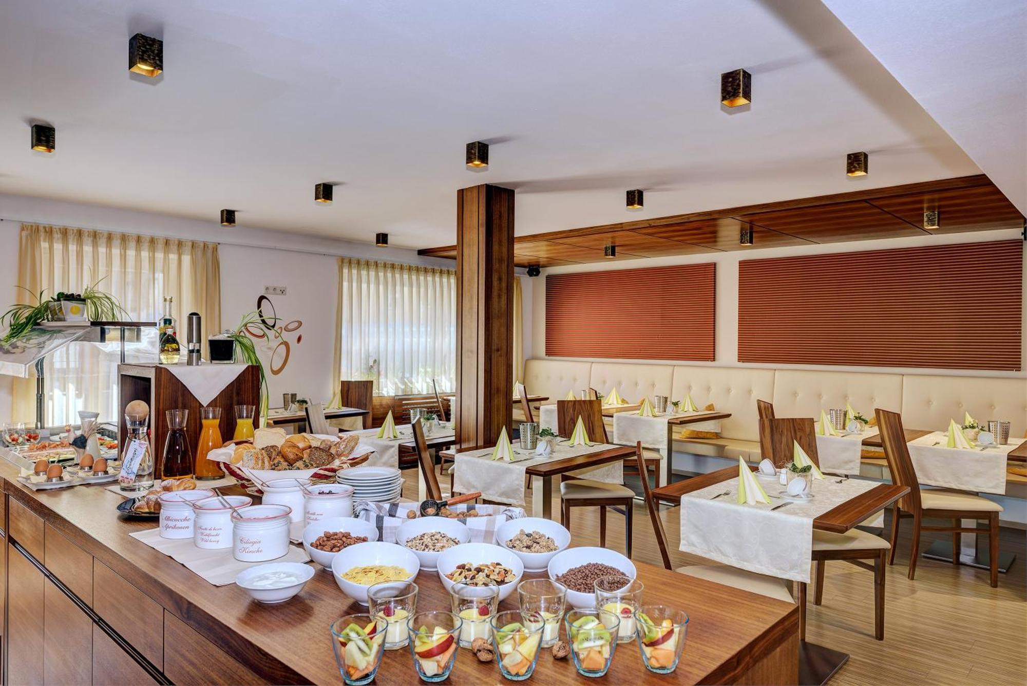 Garni Apparthotel St Valentin St. Valentin auf der Haid Exteriör bild